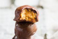 No-Bake Vegan Peanut Butter Chocolate Truffles
