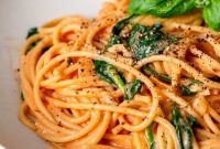 Dreamy Creamy Spinach Tomato Pasta