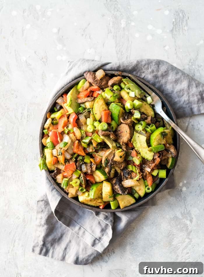 Plant-Powered Breakfast Skillet 5 A delicious high-protein vegan breakfast skillet with fresh ingredients, served and ready to eat, highlighting the final presentation of the meal.